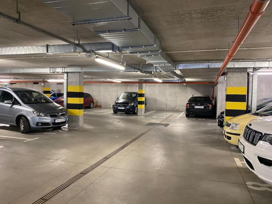 Smart Art :) Z Bezplatnym Parkingiem Podziemnym Apartment Kielce Exterior photo